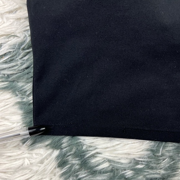 Athleta Women's 2-in-1 Crop Top Size Small Black V-Neck - Picture 2 of 8